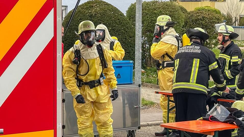 Zwei Männer hatten in dem Garten am Ortsrand Ostereier gesucht, als sie das weiße Kunststofffläschchen mit rotem Deckel fanden. Zwei Männer hatten in dem Garten am Ortsrand Ostereier gesucht, als sie das weiße Kunststofffläschchen mit rotem Deckel fanden.
