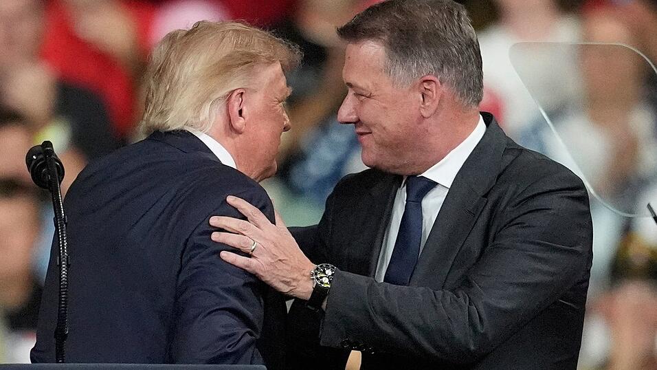 Trump und Audi-Chef Döllner bei der Wahlkampfveranstaltung. (Archivbild) Trump und Audi-Chef Döllner bei der Wahlkampfveranstaltung. (Archivbild)