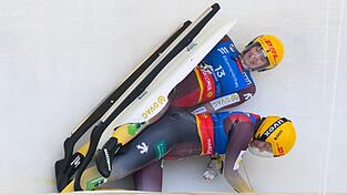Die Olympia-Starterinnen Dajana Eitberger (r) und Magdalena Matschina stürzten beim Weltcup in Oberhof. Die Olympia-Starterinnen Dajana Eitberger (r) und Magdalena Matschina stürzten beim Weltcup in Oberhof.