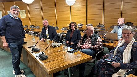 Die Kreis-SPD sitzt am Wahlabend schon einmal Probe. Letztlich muss der bisherige Fraktionssprecher Wolfgang Kerscher seinen Platz r&auml;umen. Es gilt nun, einen neuen Sprecher zu w&auml;hlen.