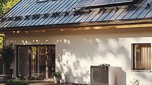 Schaut eigentlich ganz harmlos aus, so eine Wärmepumpe. Im Fall der Passauer Familie Weber heißt es aber: kräftig draufzahlen.