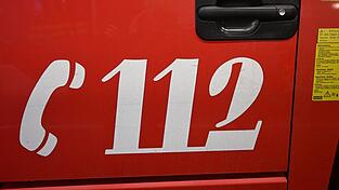 Die Gefahr vor herabfallenden Ästen und umstürzenden Bäumen sei weiterhin akut. (Symbolbild) Die Gefahr vor herabfallenden Ästen und umstürzenden Bäumen sei weiterhin akut. (Symbolbild)