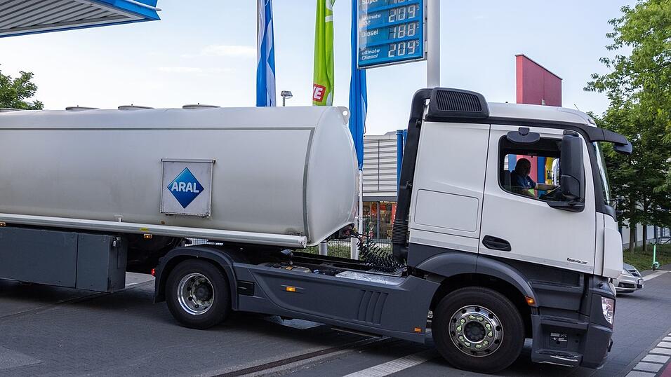 Nur ab dem 1. Mai an die Tankstellen gelieferter Sprit ist steuerverg&uuml;nstigt. (Archivbild)