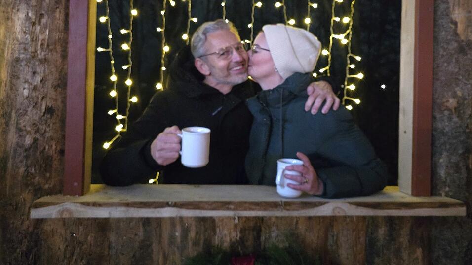 In Osterhofen genossen die zahlreichen Gäste die gemütliche Vorweihnachtszeit. In Osterhofen genossen die zahlreichen Gäste die gemütliche Vorweihnachtszeit.