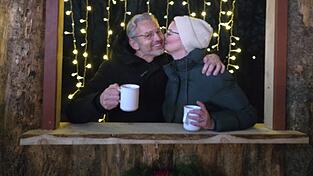In Osterhofen genossen die zahlreichen Gäste die gemütliche Vorweihnachtszeit. In Osterhofen genossen die zahlreichen Gäste die gemütliche Vorweihnachtszeit.