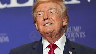 Engpässe im US-Militär bei Waffen und Munition als Folge des Iran-Kriegs? US-Präsident Donald Trump weist diese Bericht zurück und droht allen, die das behaupten, mit langen Haftstrafen. Engpässe im US-Militär bei Waffen und Munition als Folge des Iran-Kriegs? US-Präsident Donald Trump weist diese Bericht zurück und droht allen, die das behaupten, mit langen Haftstrafen.