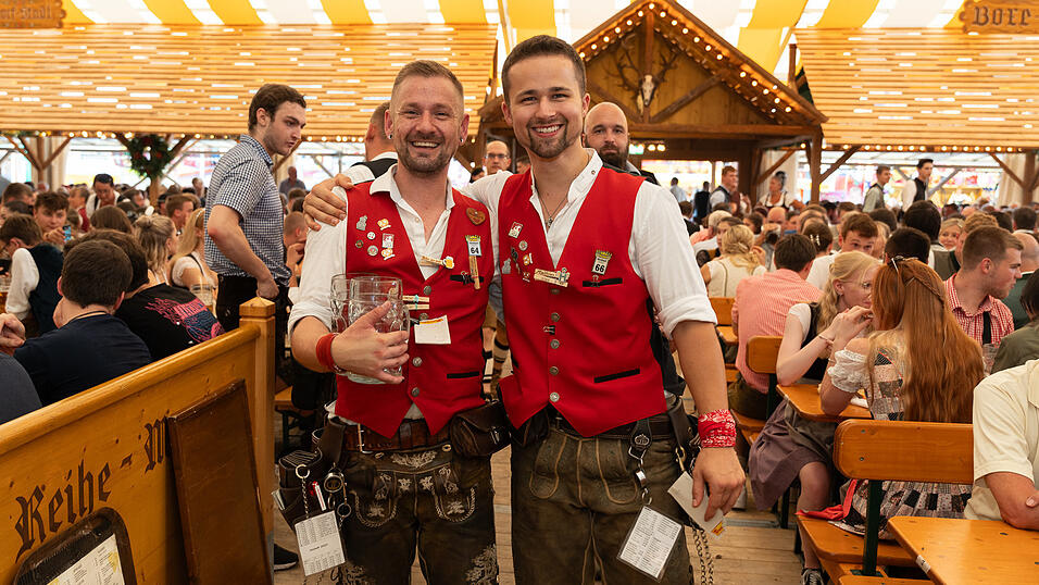 Die Partybilder vom Freitag, 18. August 2023, aus dem Festzelt Nothaft. Die Partybilder vom Freitag, 18. August 2023, aus dem Festzelt Nothaft.