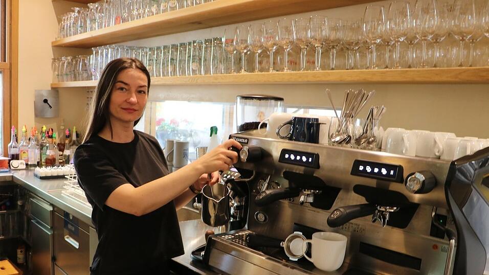 Sie arbeitet seit etwa 25 Jahren in der Gastronomie: Mihaela Scutca betreibt nun das Alte Schloss. Sie arbeitet seit etwa 25 Jahren in der Gastronomie: Mihaela Scutca betreibt nun das Alte Schloss.