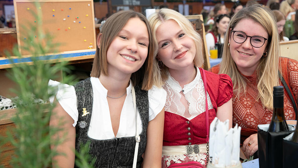 Die Partybilder vom Sonntag, 10. August, aus dem Festzelt Wenisch. Die Partybilder vom Sonntag, 10. August, aus dem Festzelt Wenisch.