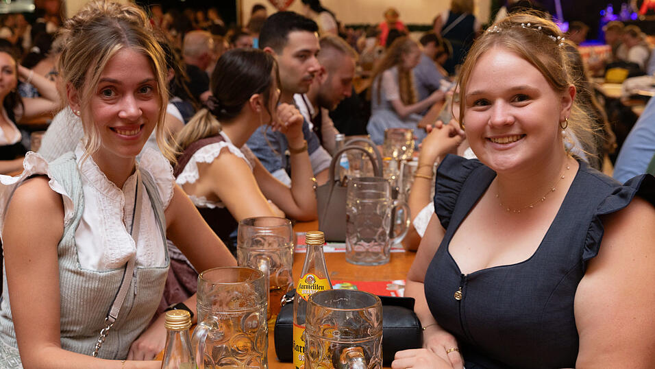 Die Partybilder vom Dienstag, 11. August, aus dem Festzelt Greindl. Die Partybilder vom Dienstag, 11. August, aus dem Festzelt Greindl.