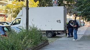 Seit dem frühen Morgen werden in ganz Berlin Razzien wegen des Verdachts auf illegalen Schusswaffenhandel durchgeführt. (Symbolbild) Seit dem frühen Morgen werden in ganz Berlin Razzien wegen des Verdachts auf illegalen Schusswaffenhandel durchgeführt. (Symbolbild)