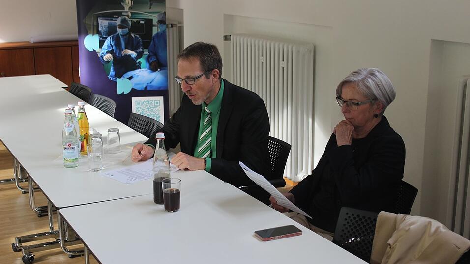 Klinikvorstand Christian Schmitz und Landrätin Rita Röhrl Klinikvorstand Christian Schmitz und Landrätin Rita Röhrl