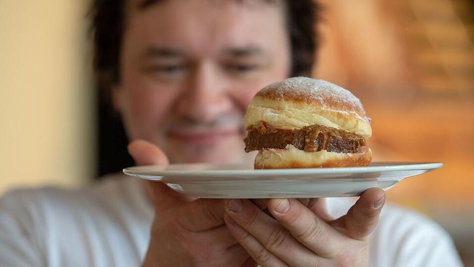 Der Lebenk&auml;s-Krapfen aus Miesbach war vor Jahre eine Faschingskreation. (Archivbild)