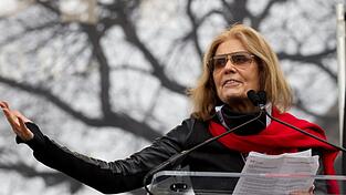 Steinem war auch im hohen Alter politisch und publizistisch aktiv geblieben. Steinem war auch im hohen Alter politisch und publizistisch aktiv geblieben.