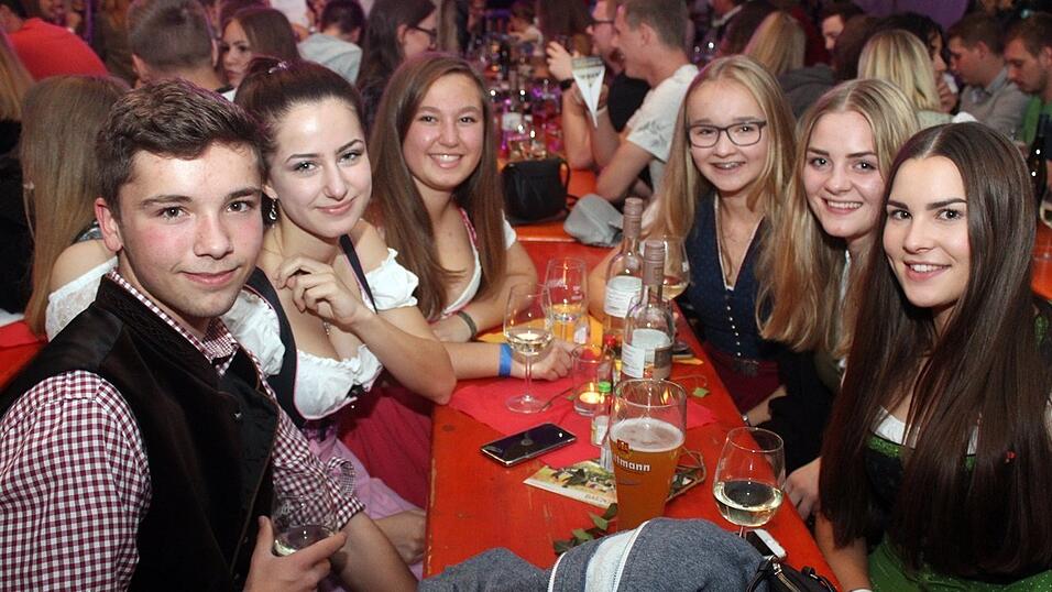 Die besten Bilder vom Wein- und Wei&szlig;bierfest des Burschenvereins Arth und der M&auml;dchengruppe.