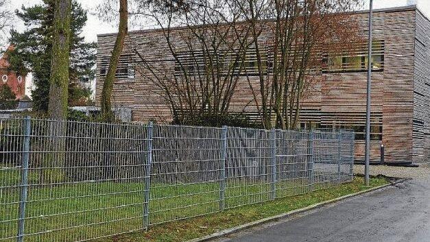 Die Fraunhofer-Projektgruppe braucht mehr Platz. Neben dem Geb&auml;ude an der Schulgasse soll deshalb ein doppelt so gro&szlig;er Anbau entstehen. (Foto: su)