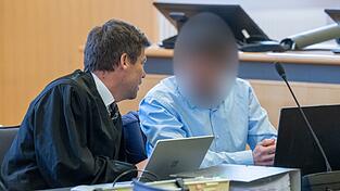 Dreieinhalb Jahre nach dem Tod einer Krankenschwester in einer Klinik in Kelheim steht ein Arzt in Regensburg vor Gericht. Die Staatsanwaltschaft wirft ihm Aussetzen mit Todesfolge vor. (Archivbild)