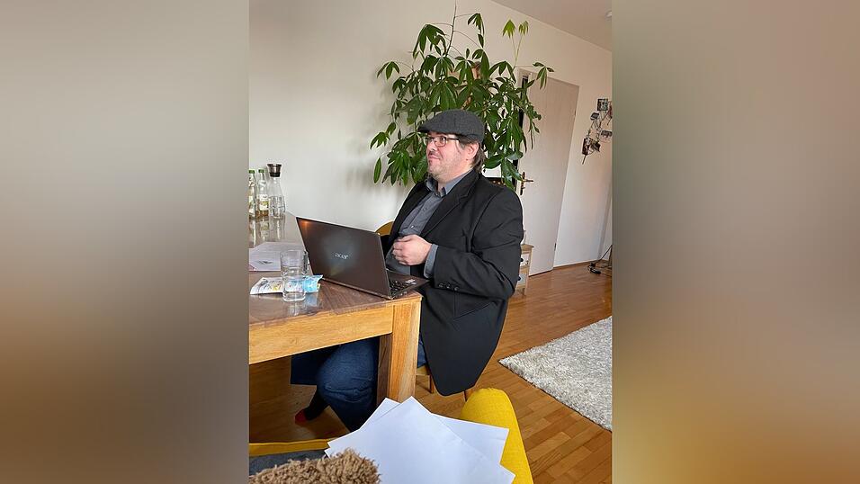 Sebastian Geiger übernimmt die Spielleitung. Sebastian Geiger übernimmt die Spielleitung.