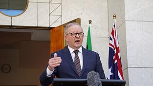 Australiens Premier Albanese plant ein Programm zum Waffenrückkauf. Australiens Premier Albanese plant ein Programm zum Waffenrückkauf.