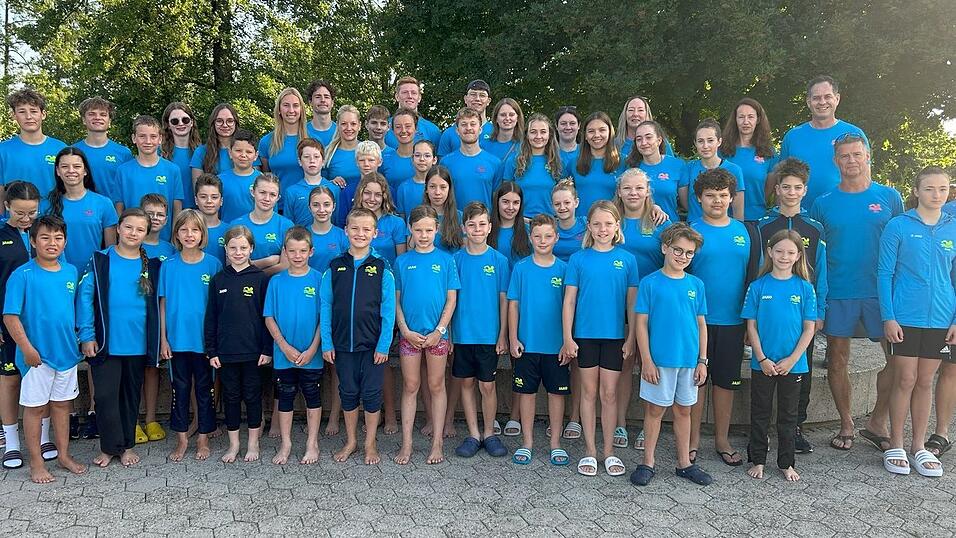 Die Schwimmer des SV Hengersberg vor Beginn des Wettkampfs. Die Schwimmer des SV Hengersberg vor Beginn des Wettkampfs.