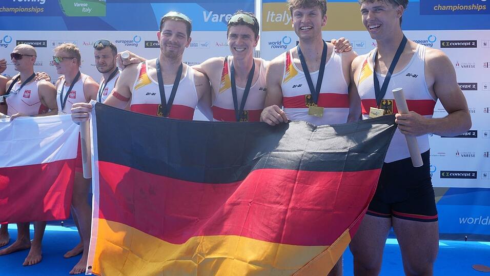 Der deutsche Doppel-Vierer jubelt über Gold. Der deutsche Doppel-Vierer jubelt über Gold.