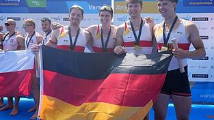 Der deutsche Doppel-Vierer jubelt über Gold. Der deutsche Doppel-Vierer jubelt über Gold.