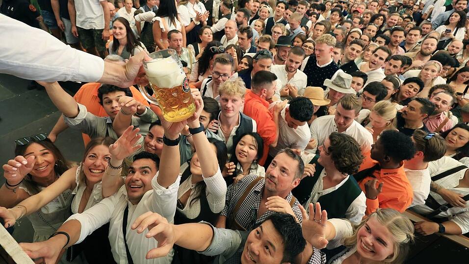 Eng, enger, Bierzelt: Vorsicht vor Taschendieben. (Archivbild) Eng, enger, Bierzelt: Vorsicht vor Taschendieben. (Archivbild)