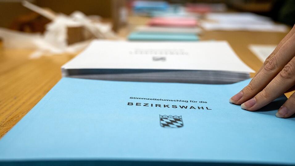 Bei der Bezirkswahl darf der Wähler wie bei der Landtagswahl zwei Stimmen vergeben.