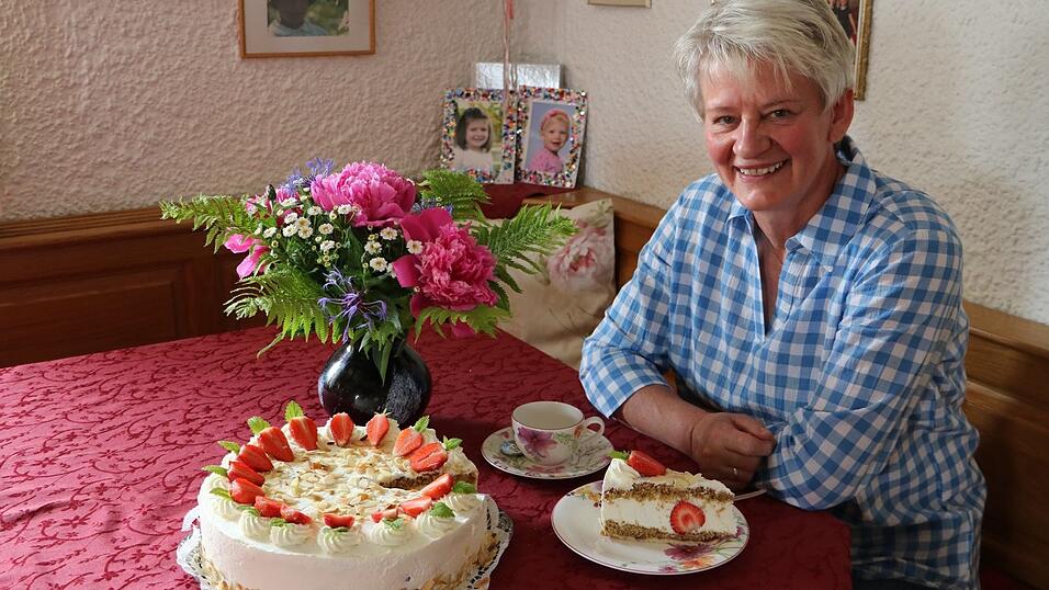Landfrau Christine Penker freut sich bereits auf das erste Stück Torte. Landfrau Christine Penker freut sich bereits auf das erste Stück Torte.