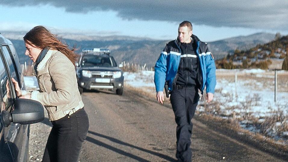 Nachdem eine Frau verschwindet, findet die lokale Polizei nur ihr leeres Auto am Straßenrand.