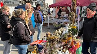 Osterdeko soweit das Auge reicht: Passendes zum Frühlingsanfang gab es am Stand der Gärtnerei von Bianca Schrögmeier. Osterdeko soweit das Auge reicht: Passendes zum Frühlingsanfang gab es am Stand der Gärtnerei von Bianca Schrögmeier.
