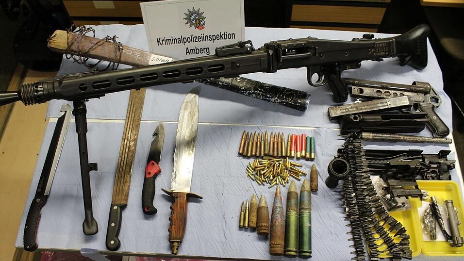 Diese Waffen fand die Kripo bei Amberg. Diese Waffen fand die Kripo bei Amberg.