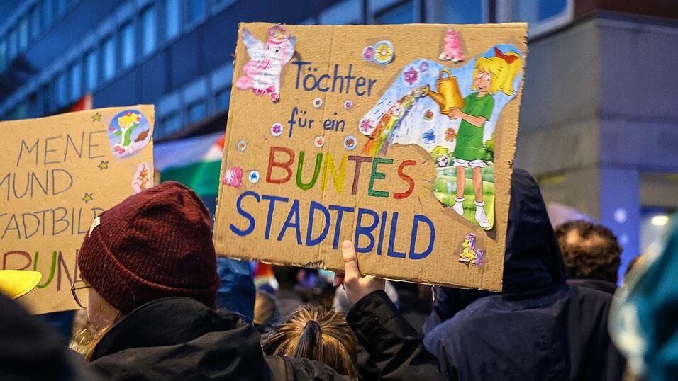 Merz' Äußerungen lösten Proteste aus, finden aber auch viel Zuspruch. Merz' Äußerungen lösten Proteste aus, finden aber auch viel Zuspruch.