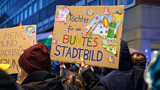 Merz' Äußerungen lösten Proteste aus, finden aber auch viel Zuspruch. Merz' Äußerungen lösten Proteste aus, finden aber auch viel Zuspruch.