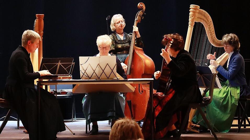 Die Niederviehbacher Einödmusi überzeugte mit feinfühligen Arrangements. Die Niederviehbacher Einödmusi überzeugte mit feinfühligen Arrangements.