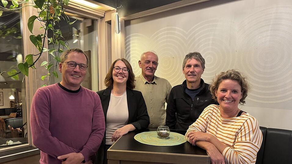 Die Vorstandschaft mit den drei Stadträten steht geballt hinter ihrer designierten Bürgermeisterkandidatin Christine Hagengruber, die im Oktober nominiert wird. Die Vorstandschaft mit den drei Stadträten steht geballt hinter ihrer designierten Bürgermeisterkandidatin Christine Hagengruber, die im Oktober nominiert wird.