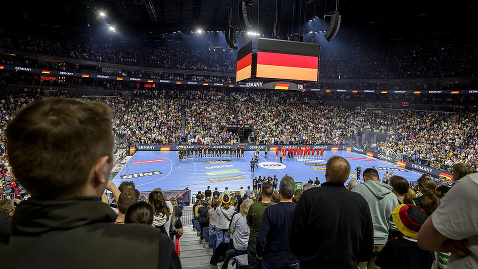 Die Nationalhymne kennen die meisten nur von Sportturnieren. Ab September soll sie verpflichtend auch in Schulen gesungen werden. Die Nationalhymne kennen die meisten nur von Sportturnieren. Ab September soll sie verpflichtend auch in Schulen gesungen werden.