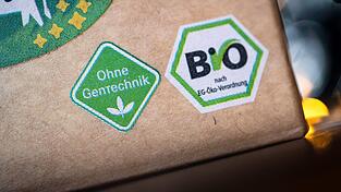 Bei der Diskussion um neue Gentechnik-Regeln stehen sich zwei Seiten gegenüber. Kritiker fürchten unvorhersehbare Risiken, Befürworter hoffen auf Ernährungssicherheit, auch in Krisenzeiten. (Archivbild) Bei der Diskussion um neue Gentechnik-Regeln stehen sich zwei Seiten gegenüber. Kritiker fürchten unvorhersehbare Risiken, Befürworter hoffen auf Ernährungssicherheit, auch in Krisenzeiten. (Archivbild)