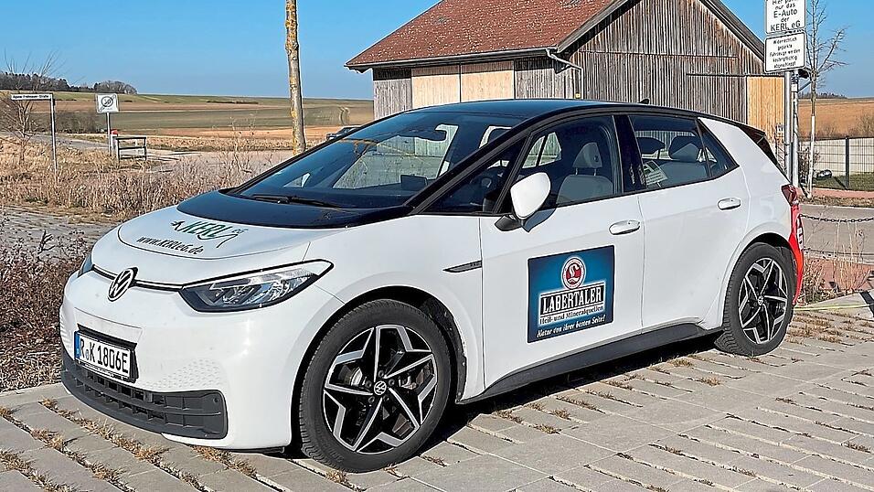 An der Agana-Frohnauer-Straße soll weitere drei Jahre ein E-Auto mietbar sein. Der Markt will auch weitere Standorte ermöglichen. An der Agana-Frohnauer-Straße soll weitere drei Jahre ein E-Auto mietbar sein. Der Markt will auch weitere Standorte ermöglichen.