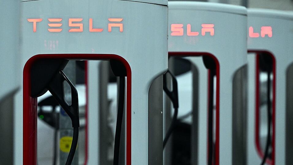 Tesla gilt als Vorreiter im Bereich E-Mobilität. Tesla gilt als Vorreiter im Bereich E-Mobilität.