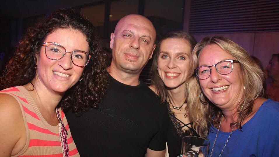 Mit Musik, Getränken und guter Gesellschaft war es ein Mal mehr ein unvergesslicher Eskara-Abend. Mit Musik, Getränken und guter Gesellschaft war es ein Mal mehr ein unvergesslicher Eskara-Abend.