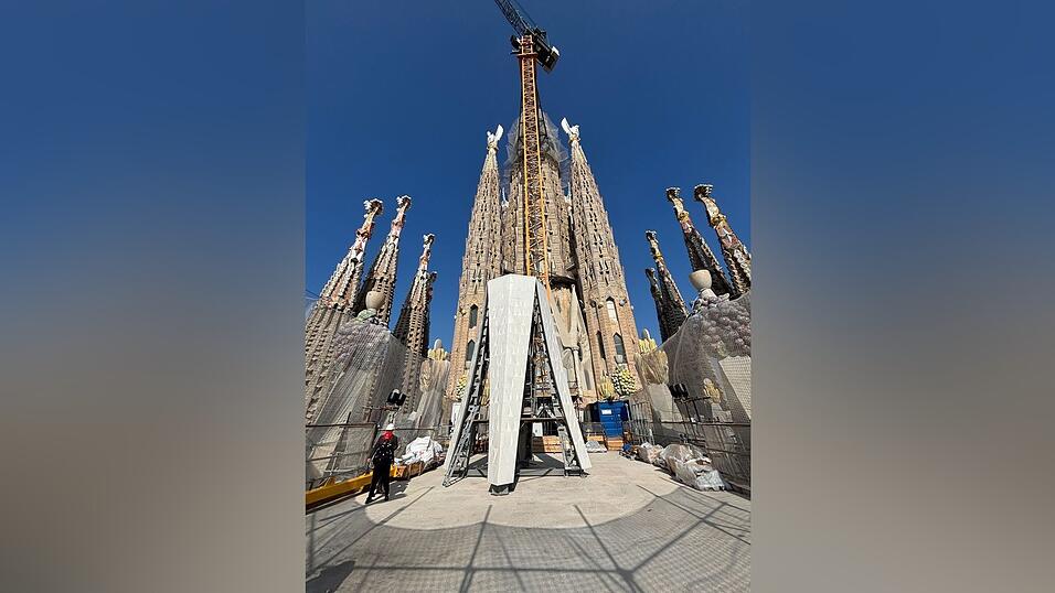 Der Aufbau des in Deutschland gebauten Kreuzes auf dem Hauptturm der Sagrada Familia, dem Jesus-Turm, soll in Kürze beginnen.