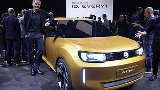 Das Einstiegsmodell ID.EVERY1 soll das erste VW-Auto mit der zusammen mit Rivian entwickelten Elektronik-Architektur werden. (Archivbild) Das Einstiegsmodell ID.EVERY1 soll das erste VW-Auto mit der zusammen mit Rivian entwickelten Elektronik-Architektur werden. (Archivbild)