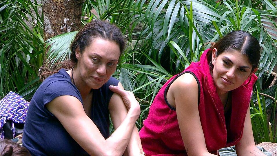 Lilly Becker (l) und Yeliz Koc konnten das Aus für Yeliz kaum glauben. (Archivbild) Lilly Becker (l) und Yeliz Koc konnten das Aus für Yeliz kaum glauben. (Archivbild)