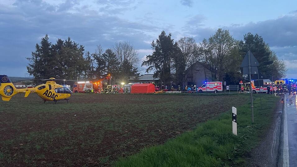 Nach dem tödlichen Unfall in der Lederfabrik ermitteln Experten die Ursache. Nach dem tödlichen Unfall in der Lederfabrik ermitteln Experten die Ursache.