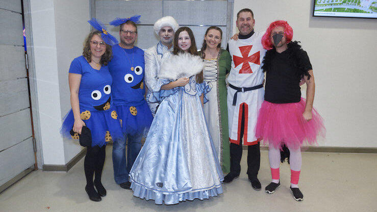 Die Narren waren bester Stimmung und hatten sich allesamt kreative Kostüme ausgesucht. Die Narren waren bester Stimmung und hatten sich allesamt kreative Kostüme ausgesucht.