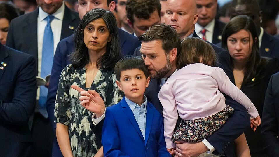 JD Vance und seine Frau Usha hatten bereits drei Kinder - nun sind es vier. (Archivbild) JD Vance und seine Frau Usha hatten bereits drei Kinder - nun sind es vier. (Archivbild)