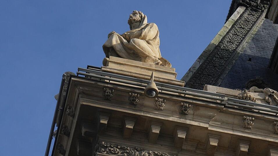 Die Polizei hofft die Louvre-Einbrecher dank zahlreicher Spuren zu fassen (Archivbild). Die Polizei hofft die Louvre-Einbrecher dank zahlreicher Spuren zu fassen (Archivbild).