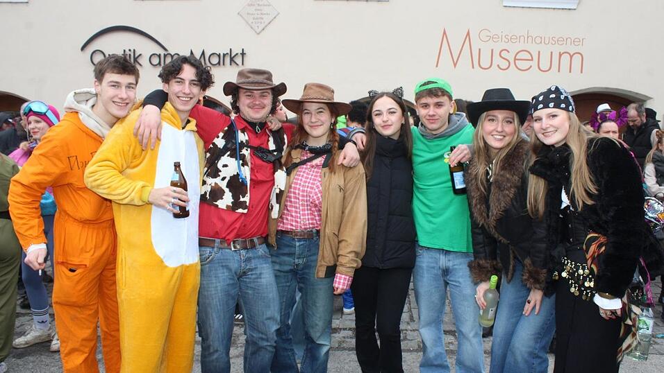 Beste Stimmung herrschte beim Rosenmontagszug in Geisenhausen.