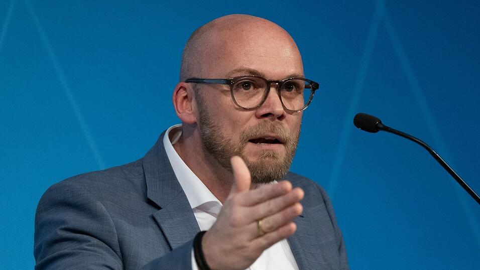 Bayerns Digitalminister Fabian Mehring will bei Meta sehr genau hinschauen. (Archivbild) Bayerns Digitalminister Fabian Mehring will bei Meta sehr genau hinschauen. (Archivbild)